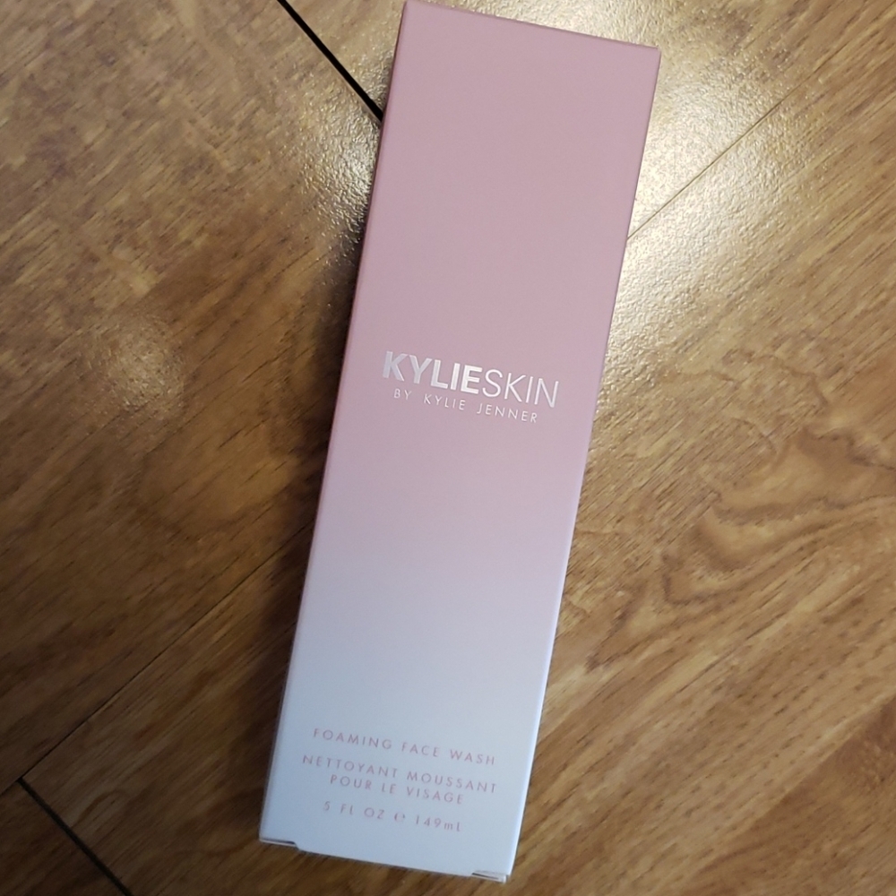 NEW KylieSkin by Kylie Jenner foaming face wash